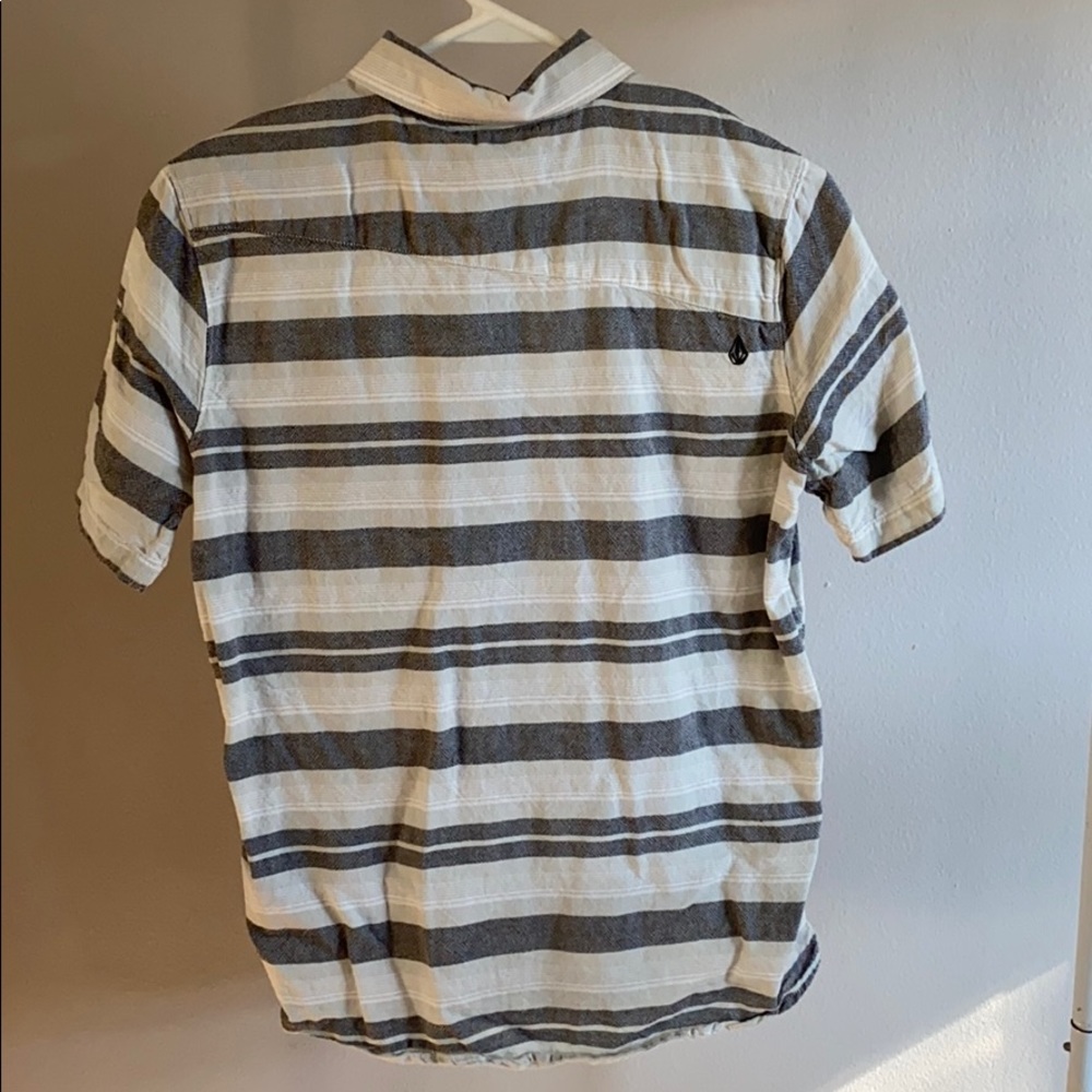 Volcom Button up shirt. - Picture 4 of 5